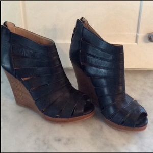 Splendid Black Leather Wedge Open Toe Back Zippers